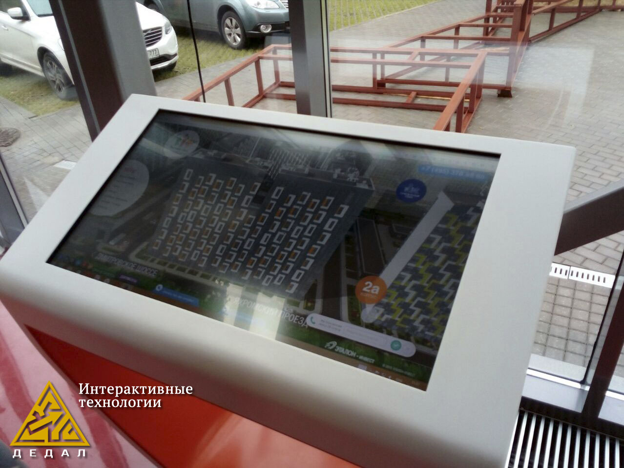 Компания Dedal Evolution произвела поставку интерактивного стола собственного производства в отдел продаж компании Эталон Групп в г. Москва 
